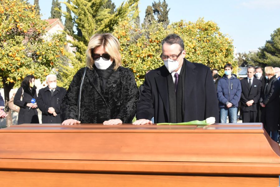 Σε στενό οικογενειακό κύκλο έγινε η κηδεία του Δημήτρη Κοντομηνά