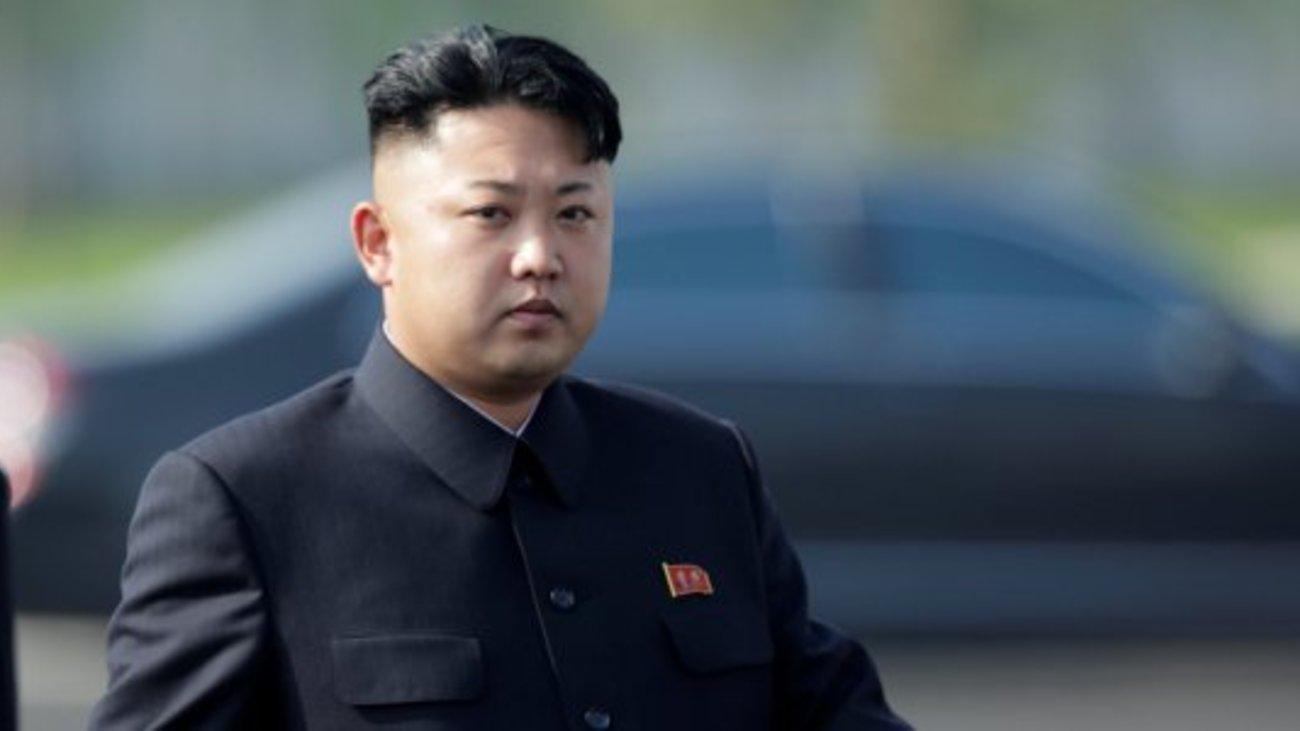 Κιμ Γιονγκ Ουν: Δίνει εντολή για εκτόξευση πυραύλου και μετά πανηγυρίζει