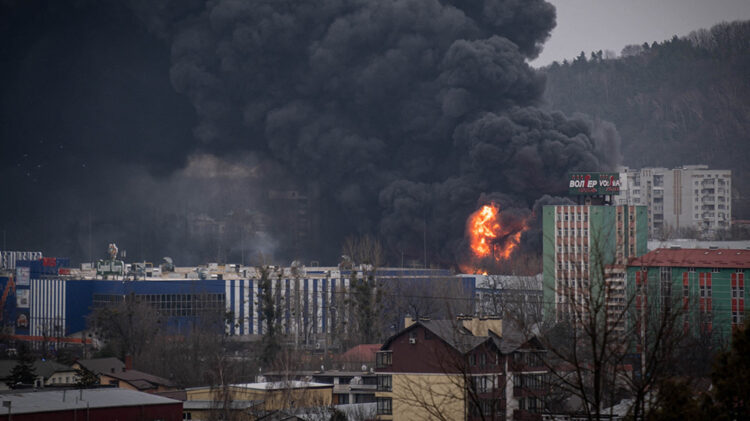 Πόλεμος στην Ουκρανία: Πυραυλικές επιθέσεις σε πετρελαϊκές εγκαταστάσεις στο Λβιβ