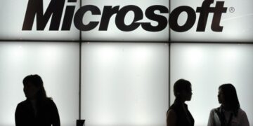 Microsoft: Αναστέλλει τις νέες πωλήσεις στη Ρωσία