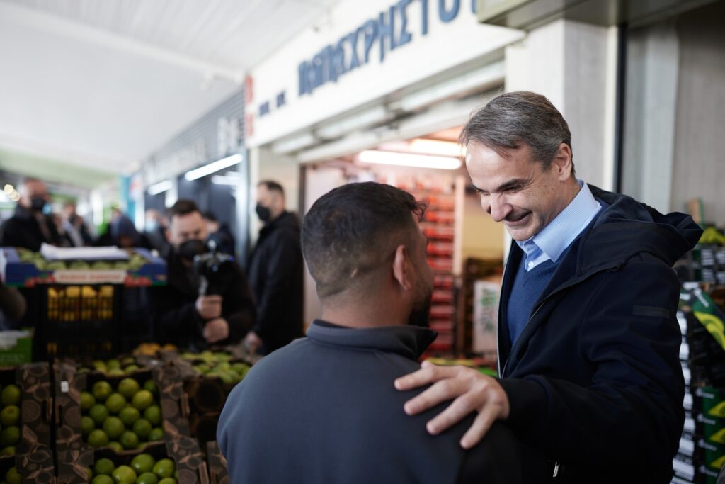 Κυριάκος Μητσοτάκης: Επισκέφθηκε την κεντρική λαχαναγορά του Ρέντη