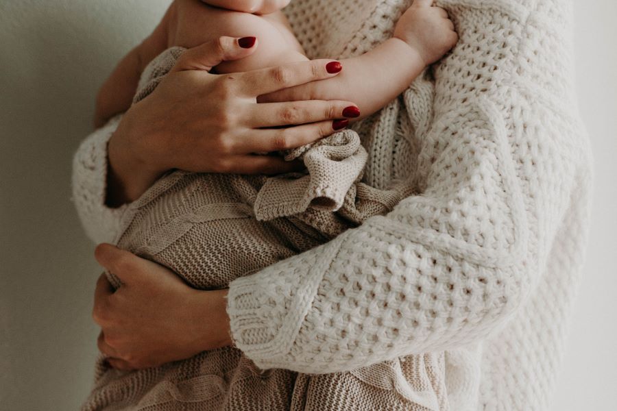 «Νταντάδες της Γειτονιάς»: Ξεκινά εντός Μαρτίου το πρόγραμμα επιδότησης γονέων