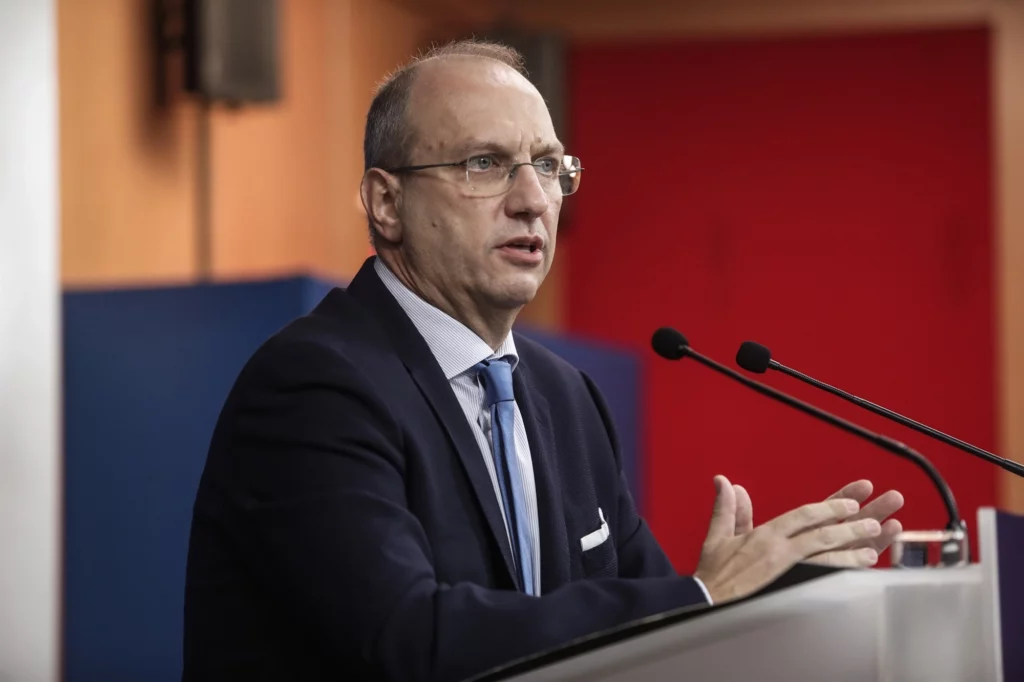 Ο κ. Ανδρουλάκης απέκλεισε σήμερα ξεκάθαρα τη συνεργασία με όποιον δε ασπάζεται την Σοσιαλδημοκρατία, αναφέρει σε σχόλιό του ο κυβερνητικός εκπρόσωπος