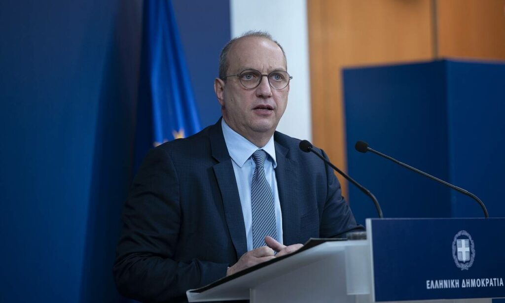 Οικονόμου: Η κυβέρνηση θα συνεχίσει να είναι στο πλευρό της κοινωνίας