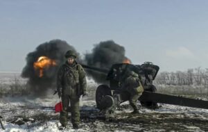 Πόλεμος στην Ουκρανία: Οι Ρώσοι ενισχύουν το στρατό εισβολής - Συνεχίζονται οι βομαρδισμοί πόλεων, στον στόχο η Οδησσός