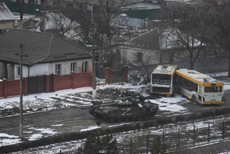 Πόλεμος στην Ουκρανία: Συνεχίζεται ο εφιάλτης στην Μαριούπολη - Βομβαρδίζονται συνοικίες της Λουσιτσάνσκ