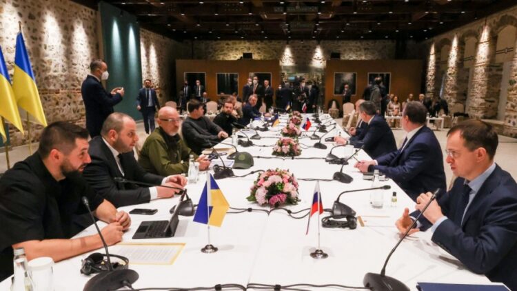 Ρωσία - Ουκρανία: Θετικά μηνύματα από τις διαπραγματεύσεις - Εγγυήσεις απο 8 χώρες ζητά το Κίεβο