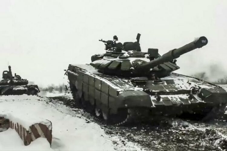 Ουκρανία: Στις παρυφές του Κιέβου τα ρωσικά άρματα μάχης - Σε κλοιό σταθμοί φυσικού αερίου