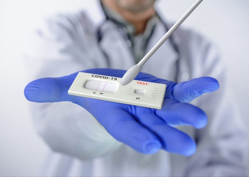 Ένα self test την εβδομάδα στα σχολεία