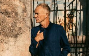 «Russians»: Ο Sting κυκλοφορεί νέα εκτέλεση του τραγουδιού που έγραψε το 1985 για τον Ψυχρό Πόλεμο