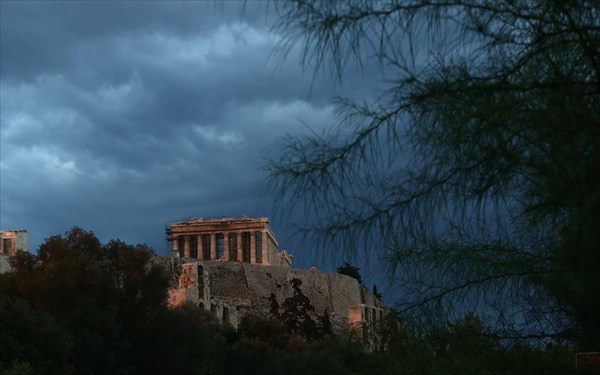 Καιρός: Συννεφιασμένος αύριο, αλλά με άνοδο της θερμοκρασίας