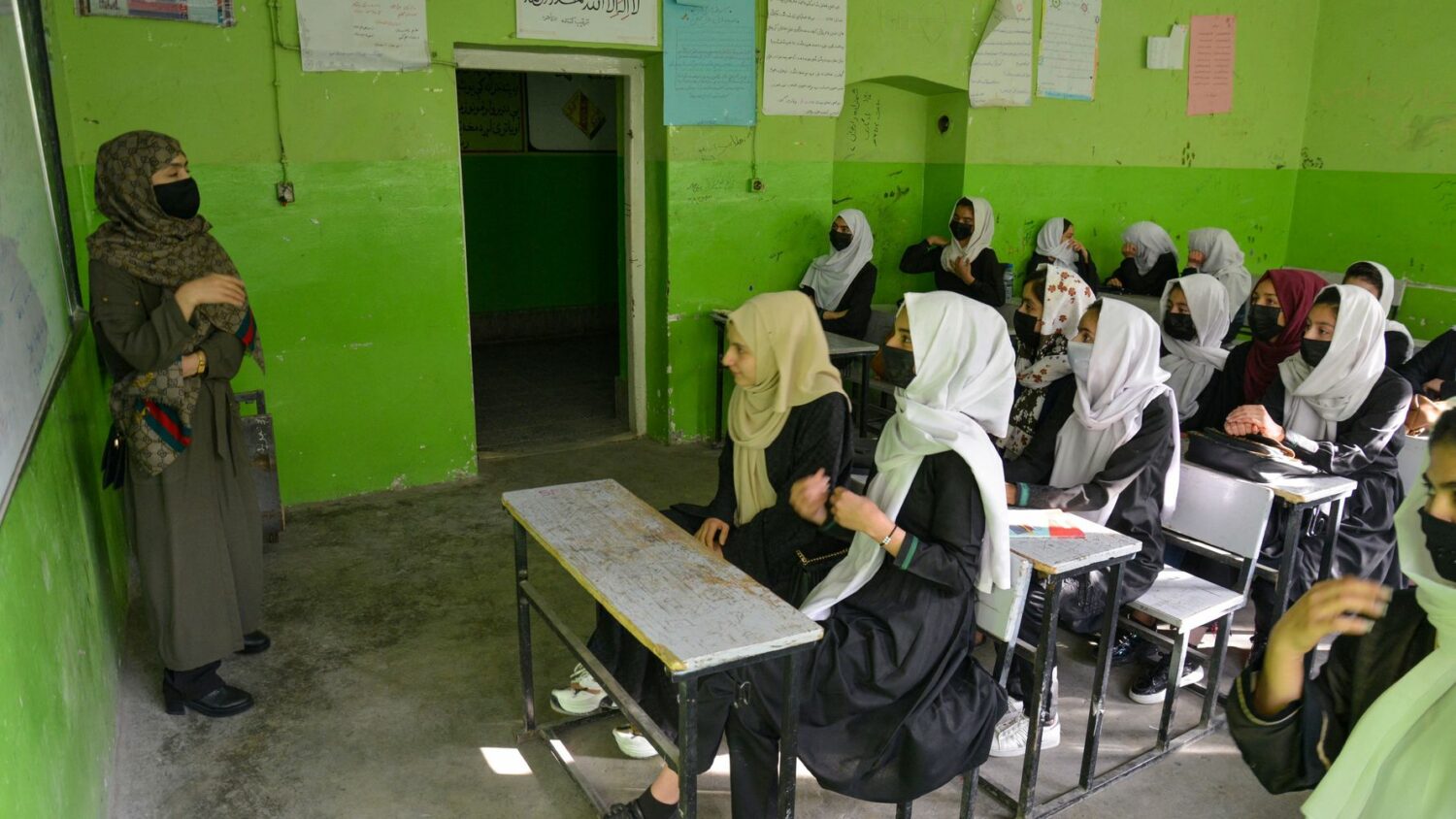 Αφγανιστάν: Οι Ταλιμπάν κλείνουν τα γυμνάσια και λύκεια για τα κορίτσια
