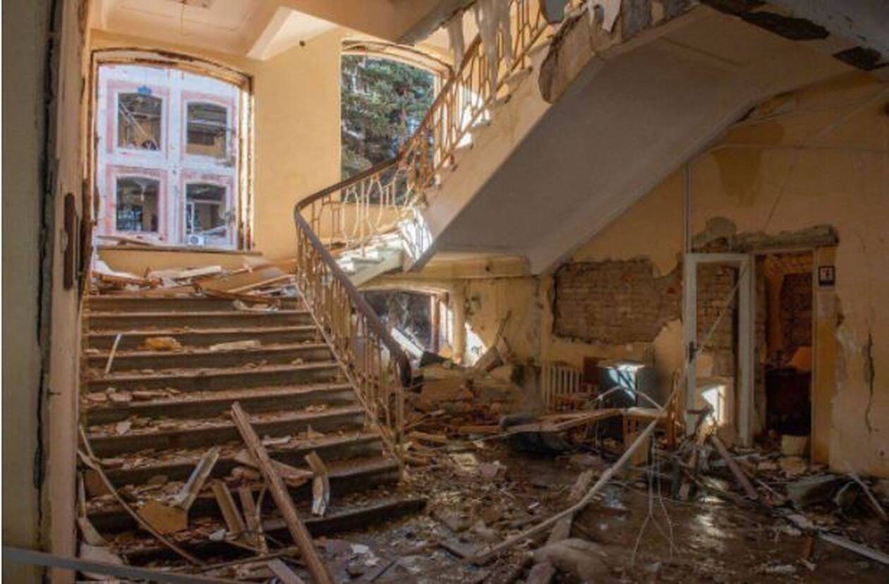 Πόλεμος στην Ουκρανία: Εικόνες καταστροφής από το Χάρκοβο - Αποσύρονται ρωσικά στρατεύματα από περιοχές