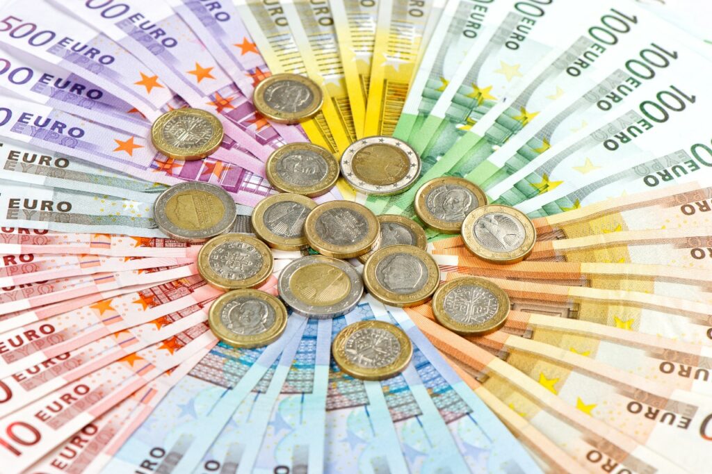 Νέος κατώτατος μισθός κοντά στα 703 έως 710 ευρώ με αύξηση που ξεπερνά τον πληθωρισμό