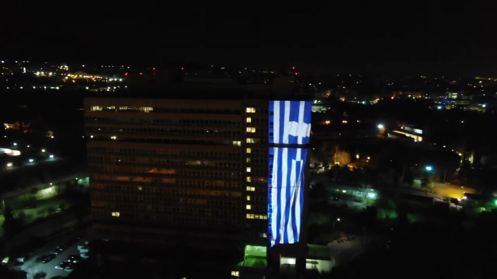 25η Μαρτίου: Η γαλανόλευκη σημαία «σκέπασε» το Υπουργείο Προστασίας του Πολίτη