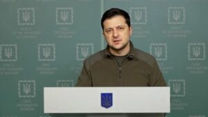 Ζελένσκι: Κατηγορεί τη Ρωσία ότι δεν επιτρέπει σε αμάχους να εγκαταλείψουν τη Μαριούπολη