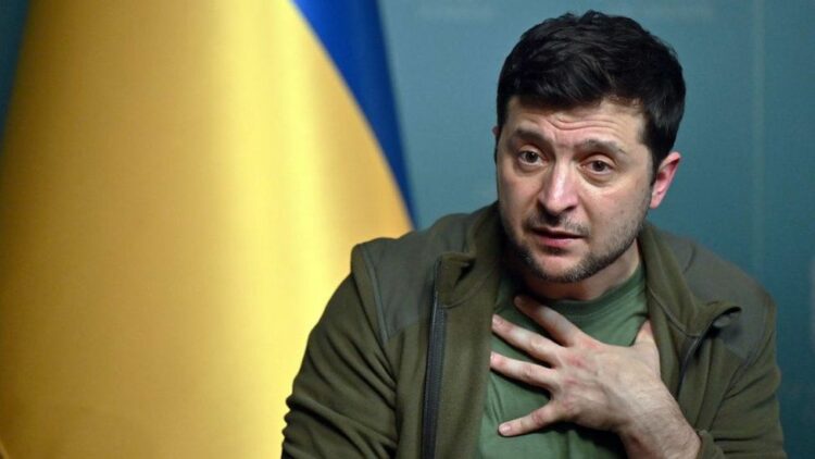 Σημειώνεται πως η μη ένταξη της Ουκρανίας στο ΝΑΤΟ αποτελεί ένα από τα βασικά αιτήματα του Βλαντιμίρ Πούτιν, στους όρους που φέρεται να θέτει για την ολοκλήρωση των εχθροπραξιών στα ουκρανικά εδάφη.