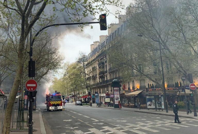 Παρίσι: Ισχυρή έκρηξη σε λεωφορείο