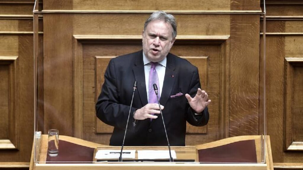 Εκλογές 2023 - Γιώργος Κατρούγκαλος: Επαναφορά κρατήσεων στο 20% του ετήσιου εισοδήματος των ελεύθερων επαγγελματιών