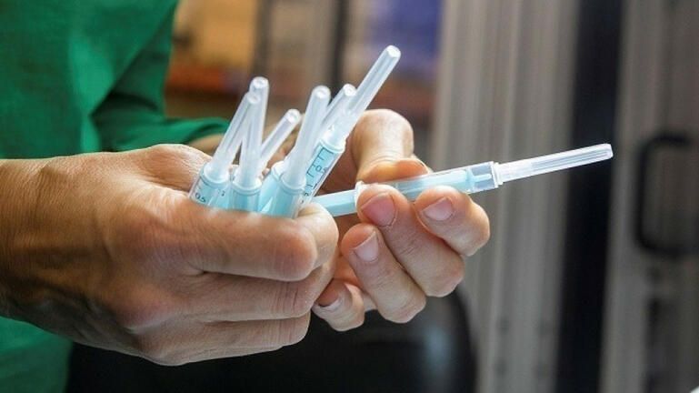 λίστα με τις παρενέργειες των εμβολίων κατά του κορωνοϊού