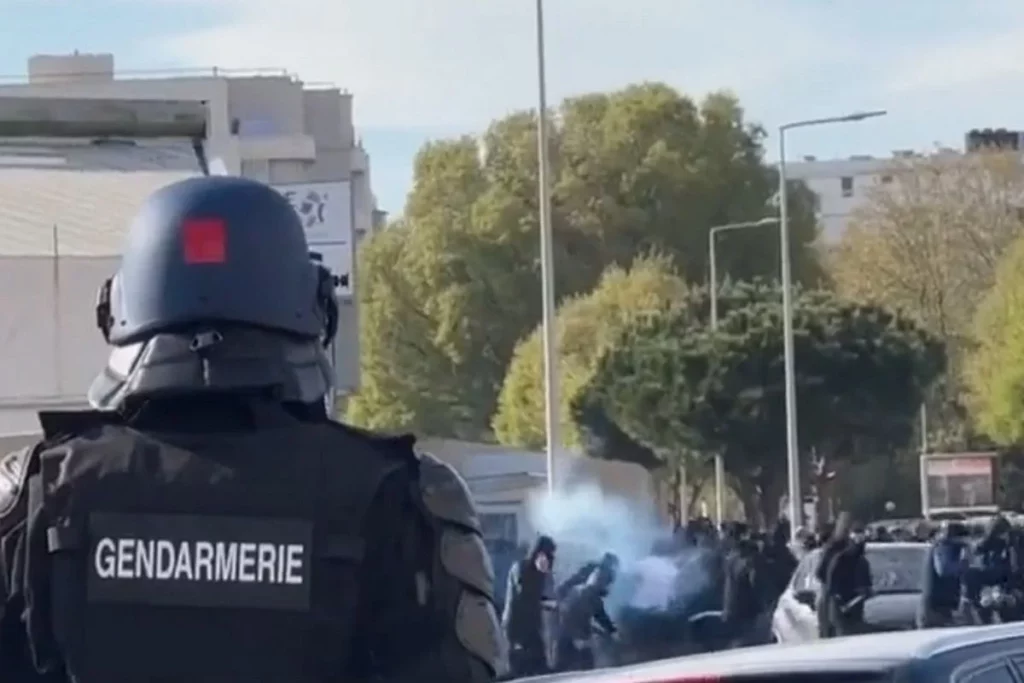 Σκηνές χάους, με τρομερά επεισόδια έξω από το «Βελοντρόμ»