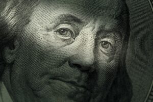 Συνεχίζεται η δυναμική του δολαρίου – Σε δύσκολο σημείο το ευρώ