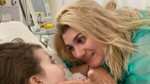 Daily Mail για Ρούλα Πισπιρίγκου: «Ελληνίδα μάνα ποζάρει δίπλα στο παιδί της πριν το σκοτώσει»