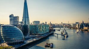 Λονδίνο: Οι εταιρείες στο City ψάχνουν απεγνωσμένα να προσλάβουν κόσμο