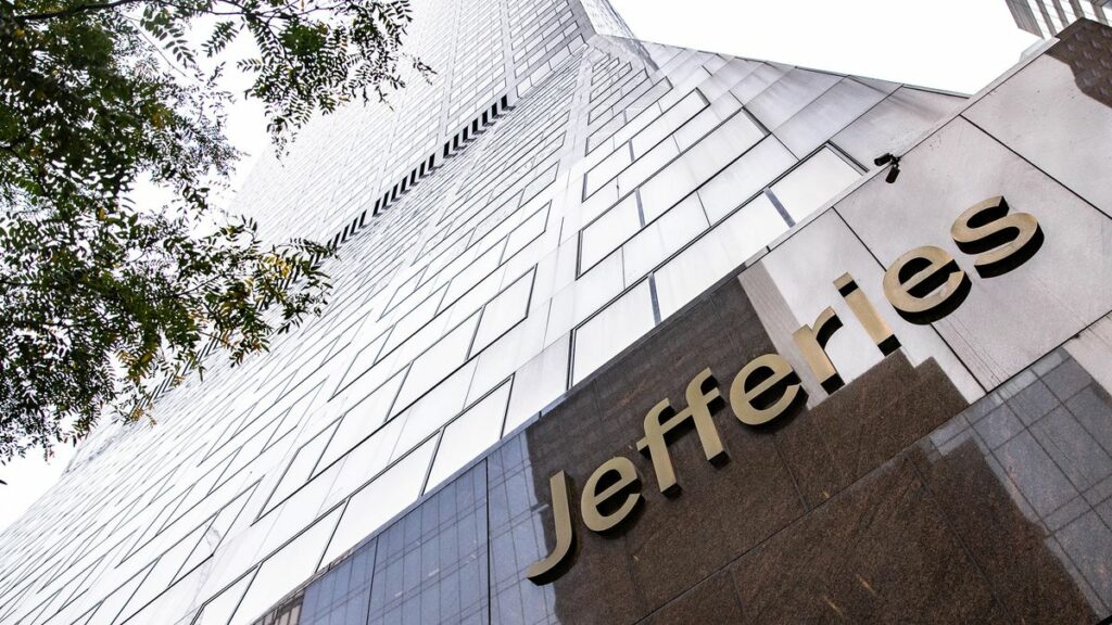 Jefferies: Bullish για την Ελλάδα – Ποιες μετοχές του ΧΑ ξεχωρίζει ο οίκος