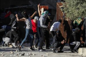 Συγκρούσεις Παλαιστινίων με Ισραηλινούς αστυνομικούς στο τζαμί Αλ-Άκσα της Ιερουσαλήμ - Εκατοντάδες τραυματίες
