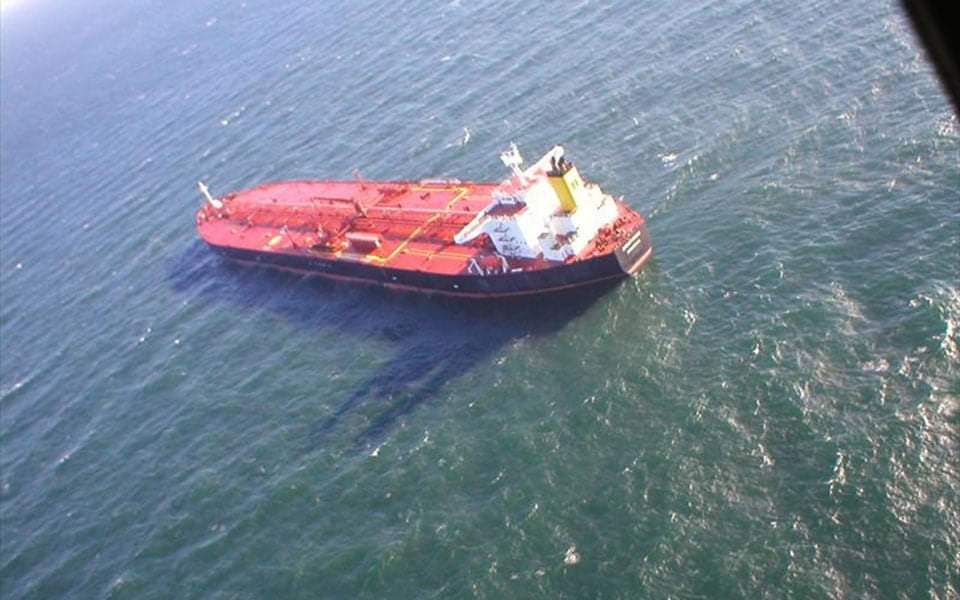 Ρωσικό δεξαμενόπλοιο: Γιατί δεσμεύτηκε στην Κάρυστο