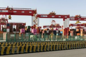 Logistics: "Πονοκέφαλο" φέρνουν τα μπλοκαρισμένα πλοία στη Σανγκάη