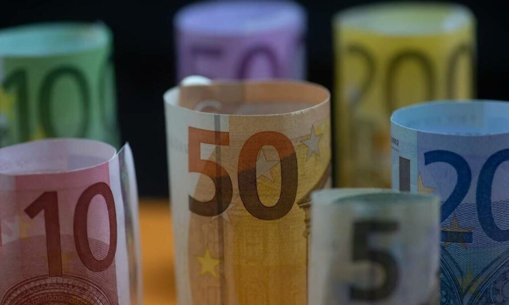 Υπ. Εργασίας: Πώς διαμορφώνεται ο νέος κατώτατος μισθός