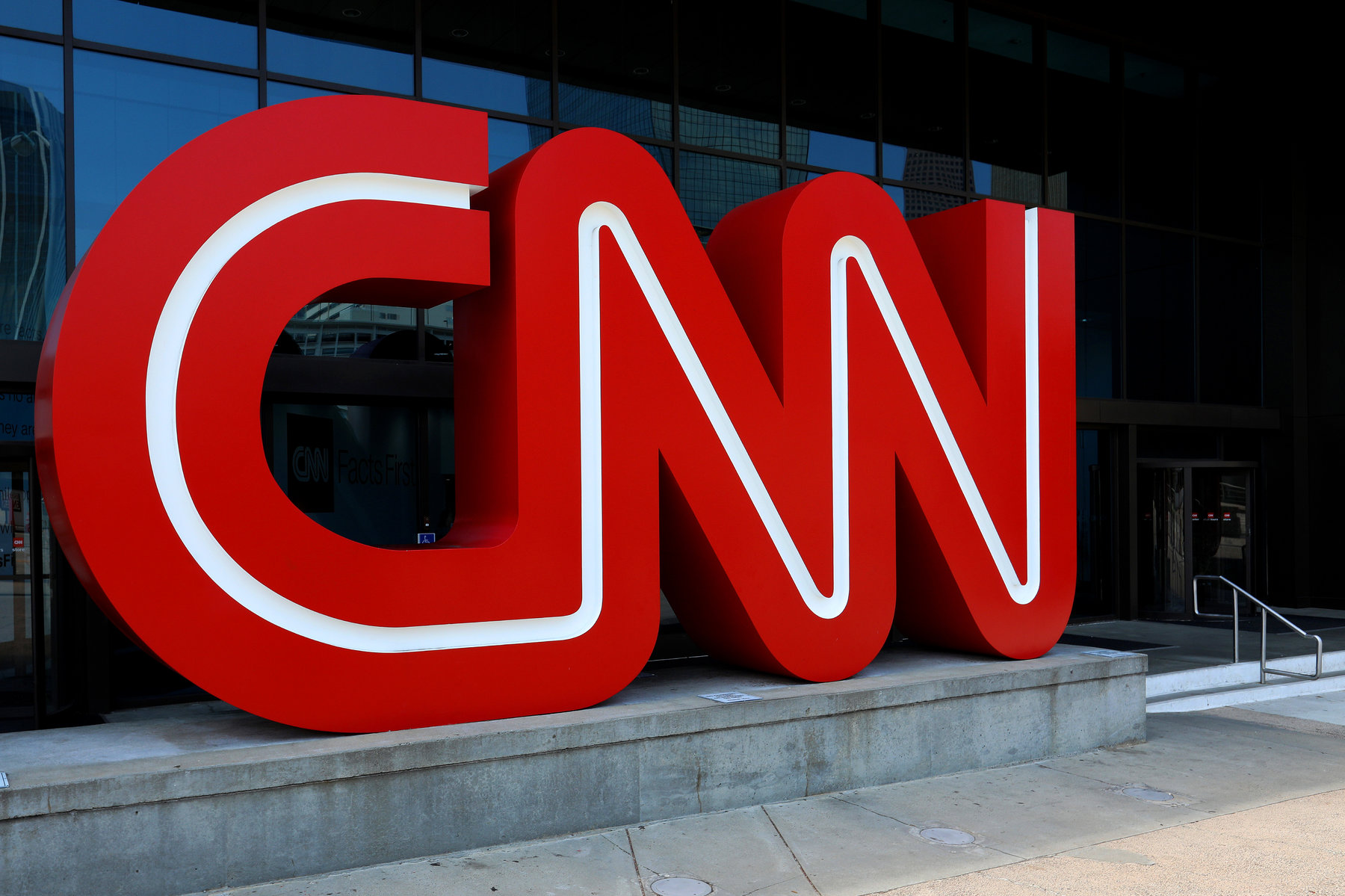 CNN +: Bάζει «λουκέτο» στο τέλος Απριλίου