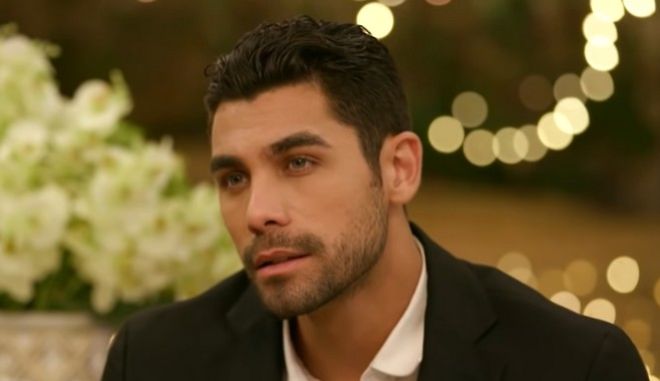 Παναγιώτης Βασιλάκος: Έξαλλος ο Bachelor με το σούβλισμα αρνιών - «Είναι γελοίο»