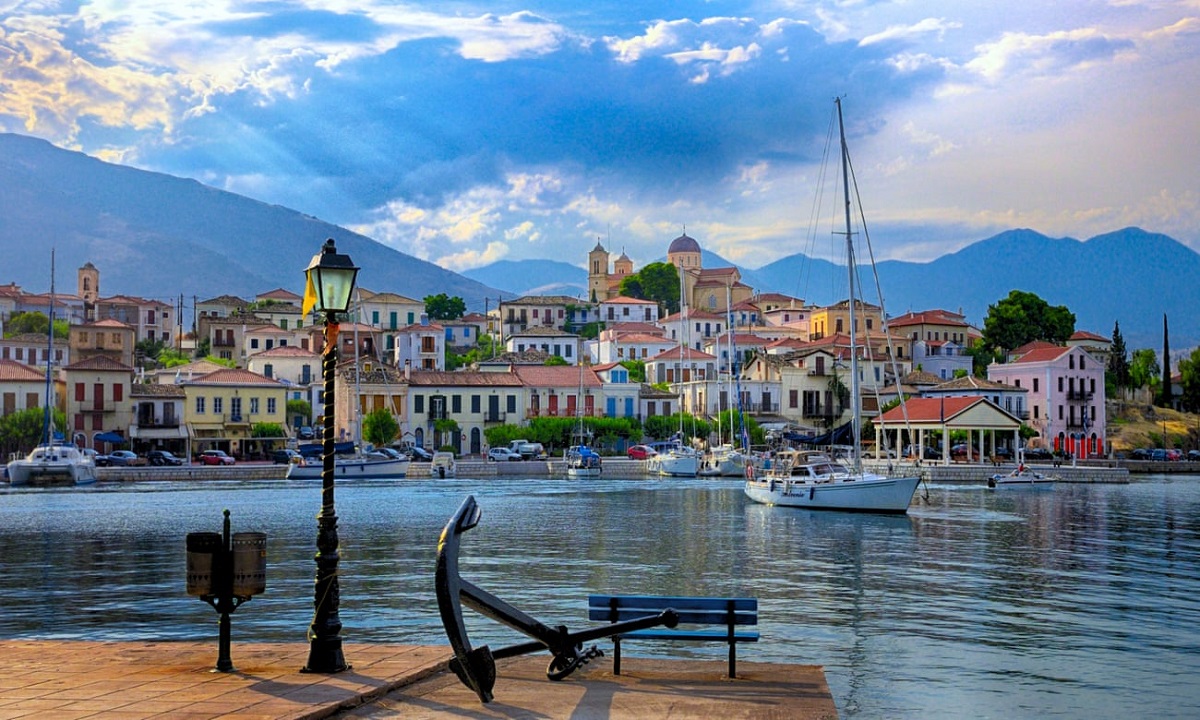 "Όλοι οι οιωνοί φαίνονται θετικοί": Ο τουριστικός τομέας στην Ελλάδα ανακάμπτει, γράφει η εφημερίδα Guardian
