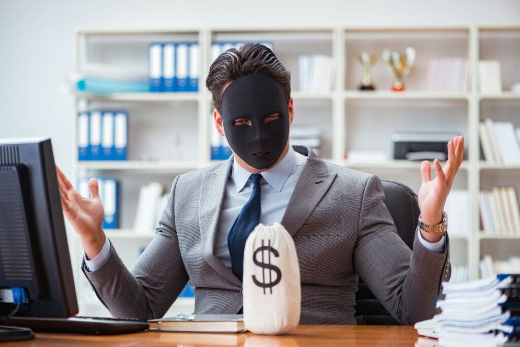 Ε, όχι και family office, ο φιρφιρίκος - φιγουρατζής, με το ξέπλυμα και τις διαχρονικές μαϊμουδιές…