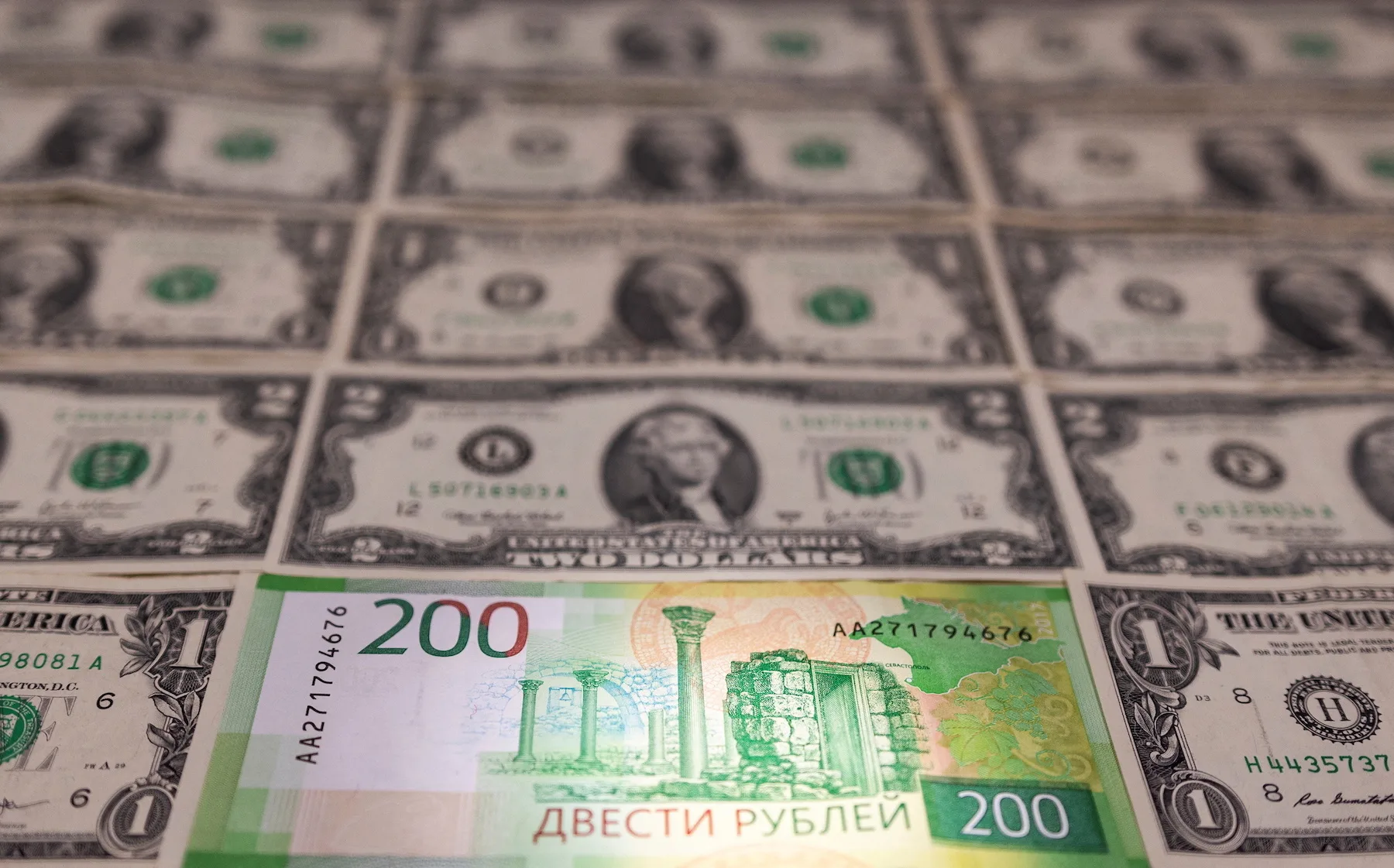 Η Ρωσία προσπαθεί να αποφύγει τη χρεοκοπία, πληρώνοντας ομόλογα σε δολάρια την τελευταία στιγμή