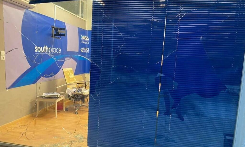 Συνελήφθησαν 38χρονος και 43χρονος για επίθεση στα γραφεία της Νέας Δημοκρατίας στη Γλυφάδα