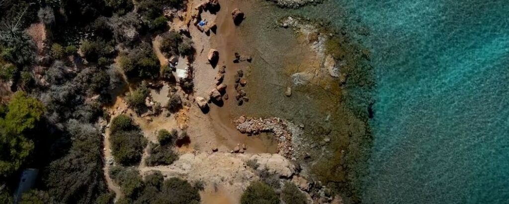 Καραγκιόζης: Ένας κρυμμένος παράδεισος στις παράγκες της Βουλιαγμένης