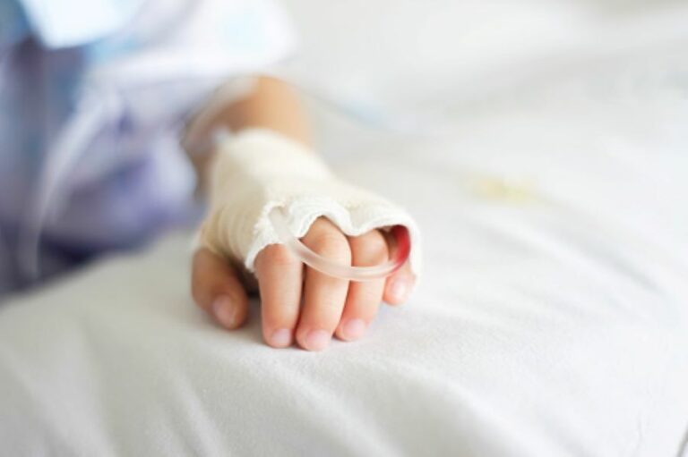 Ανησυχία για την οξεία ηπατίτιδα στα παιδιά και στην Ελλάδα - Τα συμπτώματα