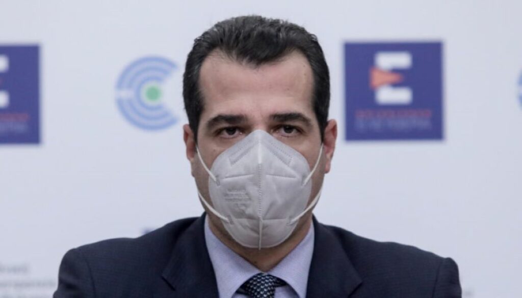 Πλεύρης: Εξετάζεται η διαγραφή προστίμου στους άνω των 60 ετών που εμβολιάστηκαν