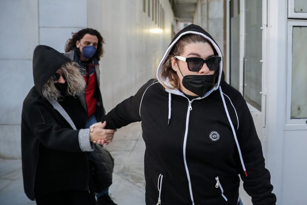 Πάτρα - Δήμητρα Πισπιρίγκου: «Ήθελαν την Ρούλα ως εξιλαστήριο θύμα, την έχουν στοχοποιήσει», λέει η αδερφή της