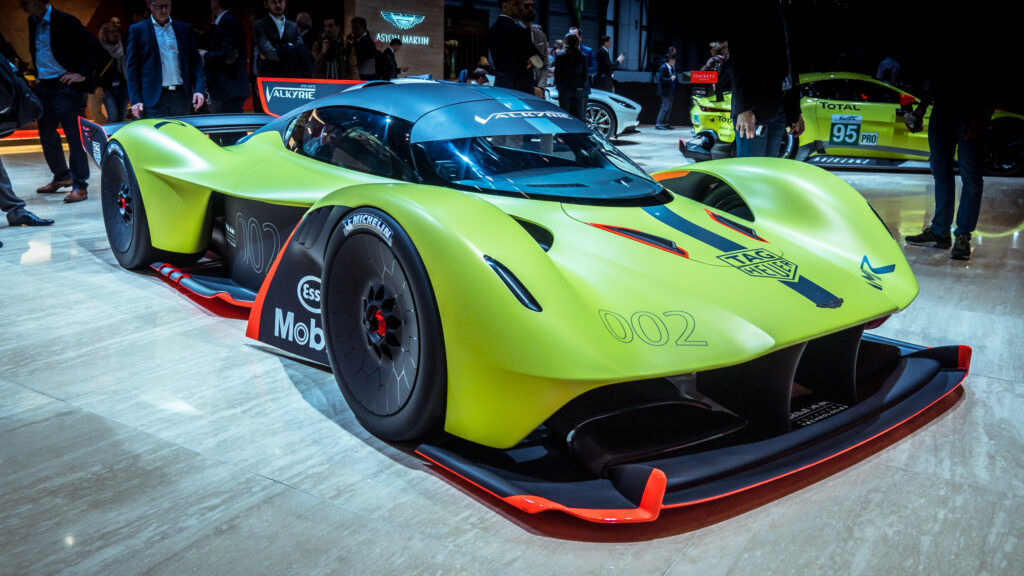 Η Aston Martin Valkyrie AMR Pro προσφέρει επιδόσεις ενός μονοθεσίου της Formula 1