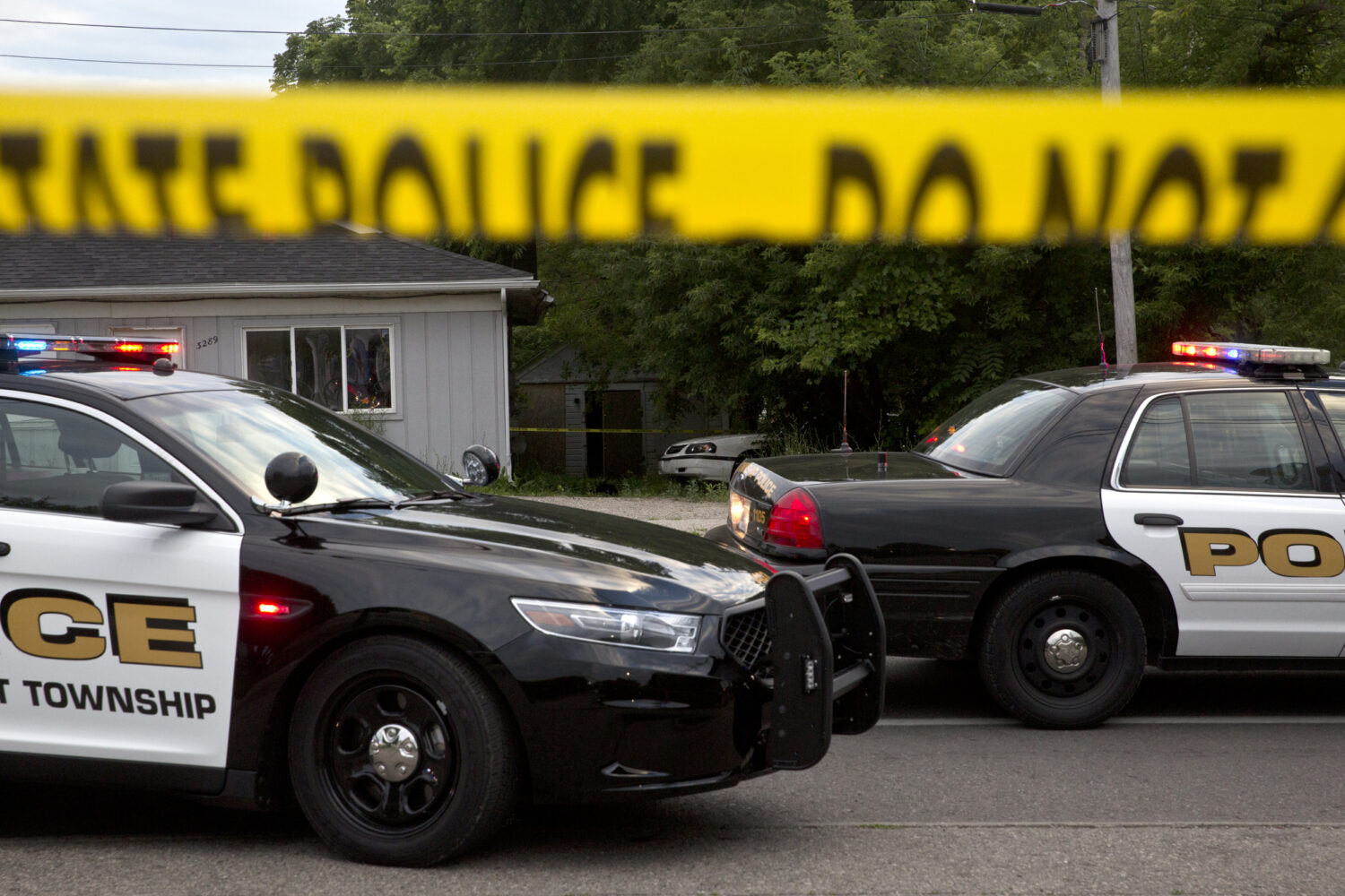 ΗΠΑ: Ένας 12χρονος σκοτώθηκε από σφαίρες και μια 20χρονη τραυματίστηκε ενώ ήταν μέσα στο αυτοκίνητό τους