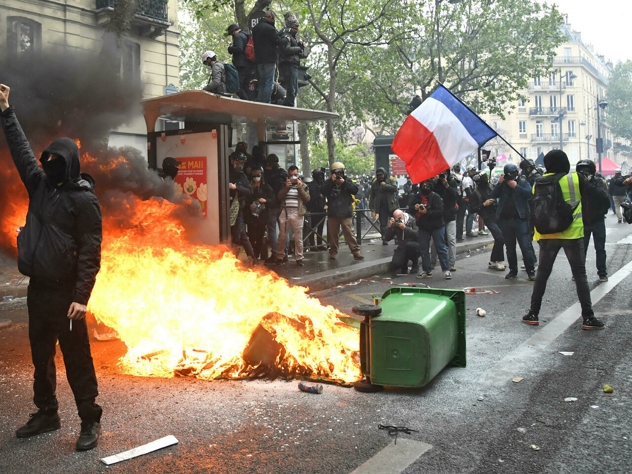 Γαλλία: Εντάσεις κατά τη διάρκεια της διαδήλωσης για την Πρωτομαγιά