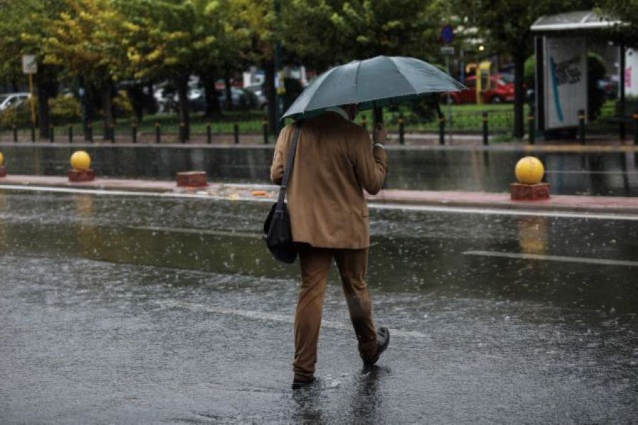 Καιρός: Καταιγίδες και χαμηλές θερμοκρασίες σήμερα - Βελτίωση από το απόγευμα