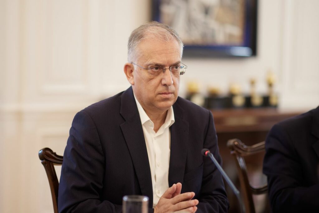 Θεοδωρικάκος: «Η βία απέναντι και στα ζώα είναι απαράδεκτη»