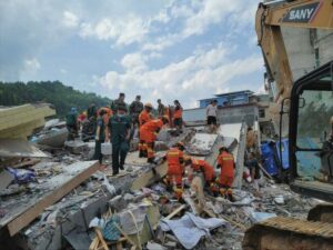 Κίνα: Ένας επιζών βρέθηκε τρεις ημέρες μετά την κατάρρευση κτιρίου στην πόλη Τσανγκσά