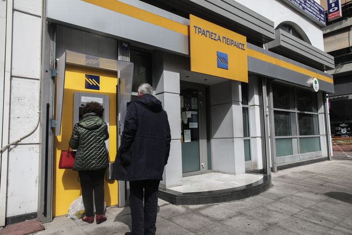 Τράπεζες: Παύουν να ισχύουν οι περιορισμοί πρόσβασης στο κοινό